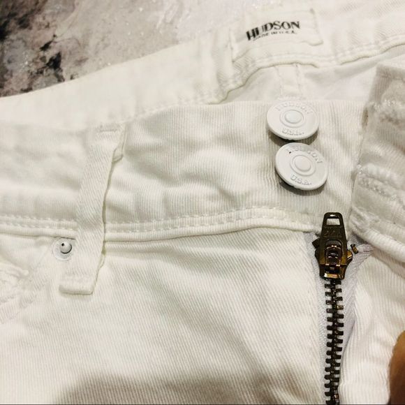 Hudson
Woman’s crop white jeans with gold - Picture 3 of 7